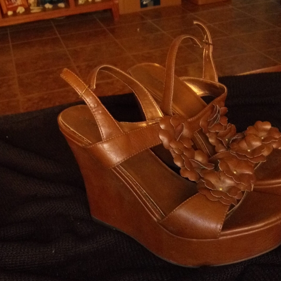Shoes - Picture 3 of 3
